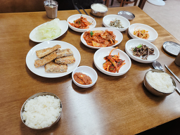 돌고래식당 사진 3