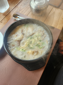 Hongdaeseolreongtang (홍대설렁탕) 2