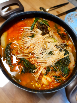 Yakseondanggamjatang (약선당감자탕) 1