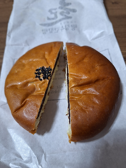 빵장수단팥빵 합정점 사진 2