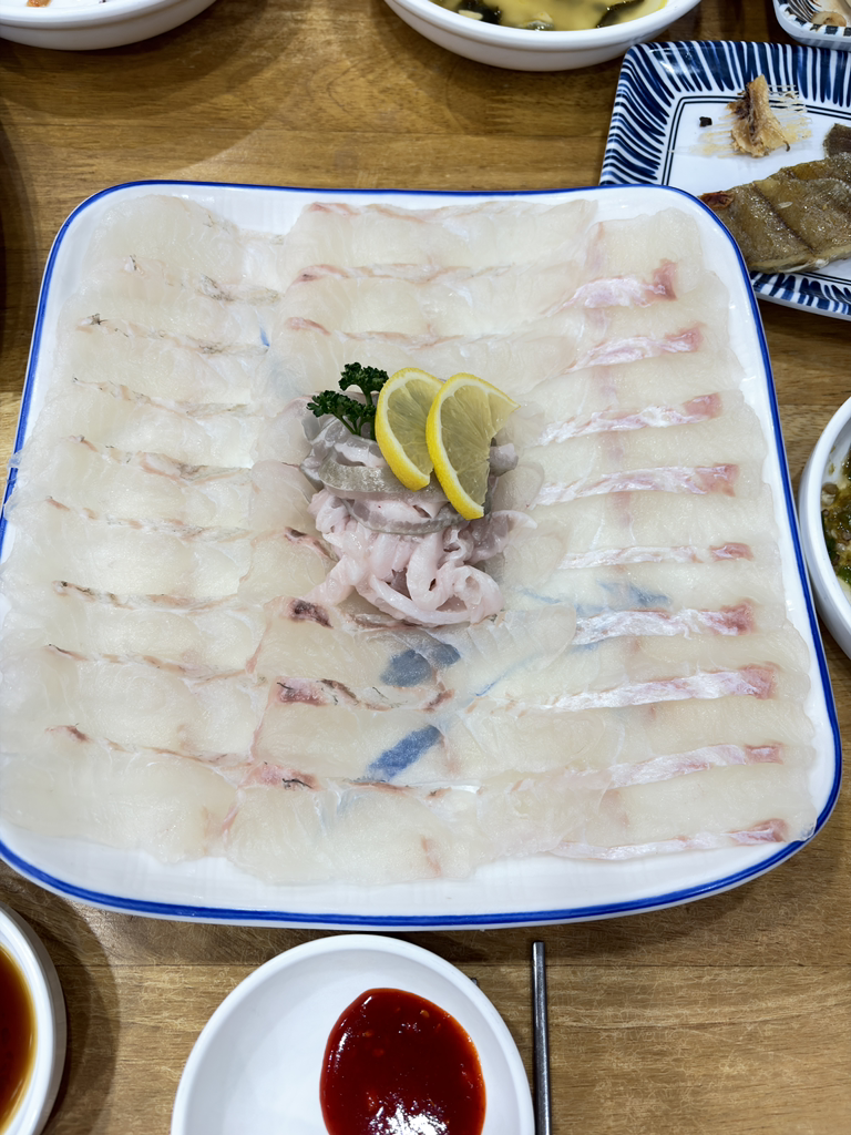 Uljinchamgajamihoe (울진참가자미회) 1