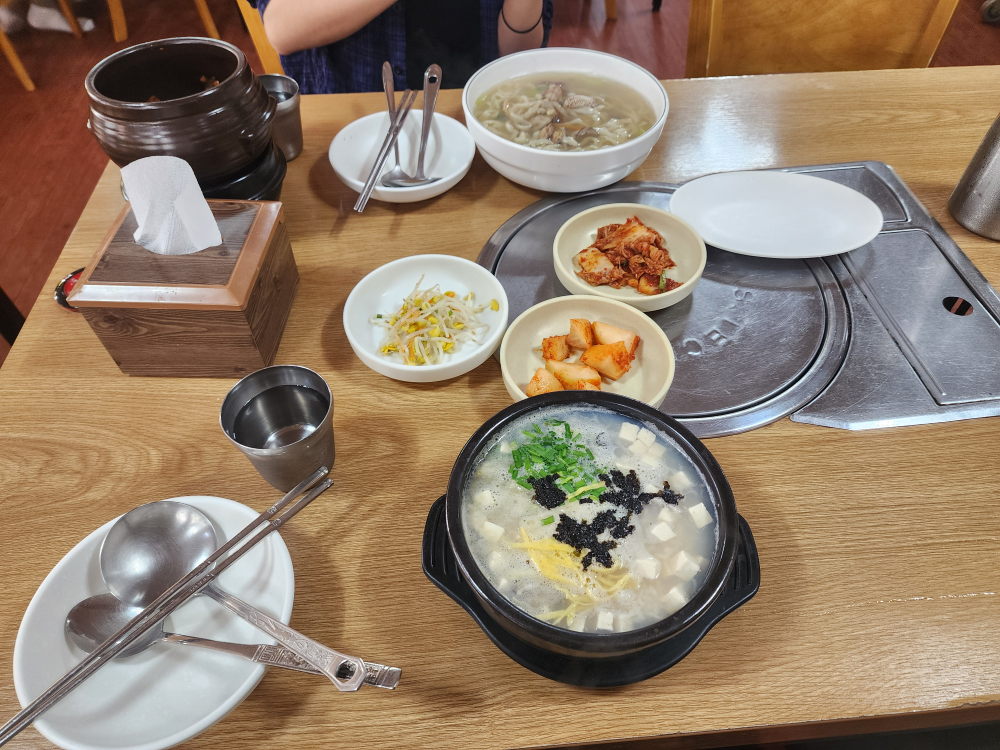 Gimganeyeongyanghaemulkalguksu (김가네영양해물칼국수) 3