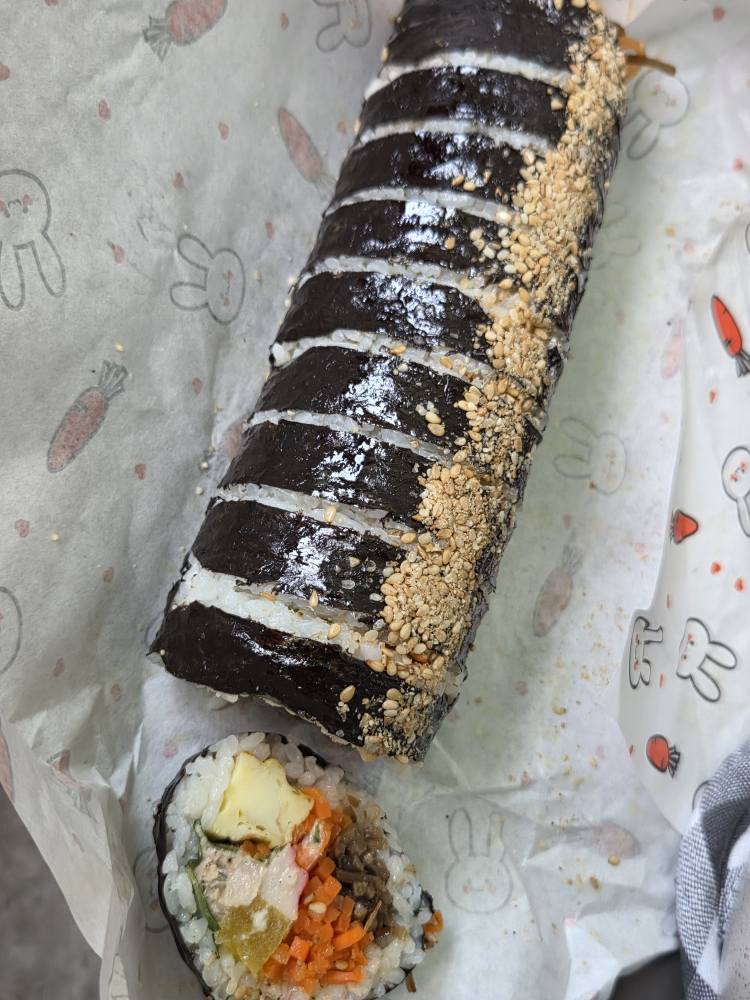 Ttolttolmali gimbap (똘똘말이 김밥) 1