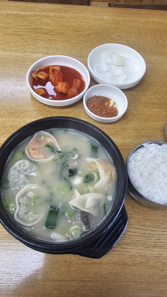 Jinjibangsundaeguk (진지방순대국) 1