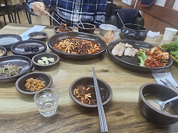 Hangaribossam (항아리보쌈) 2