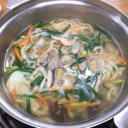 Urimiljinmikalguksu (우리밀진미칼국수) 1