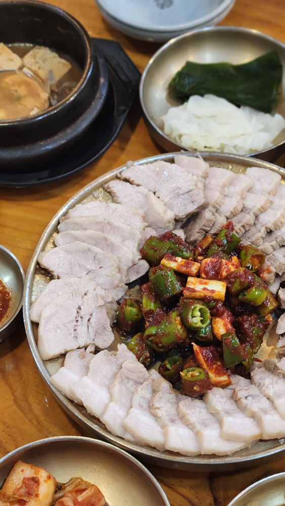 Bihaksankalguksuboribap (비학산칼국수보리밥) 1