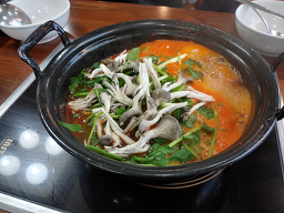 Deungchonsyabeukalguksu (등촌샤브칼국수) 2