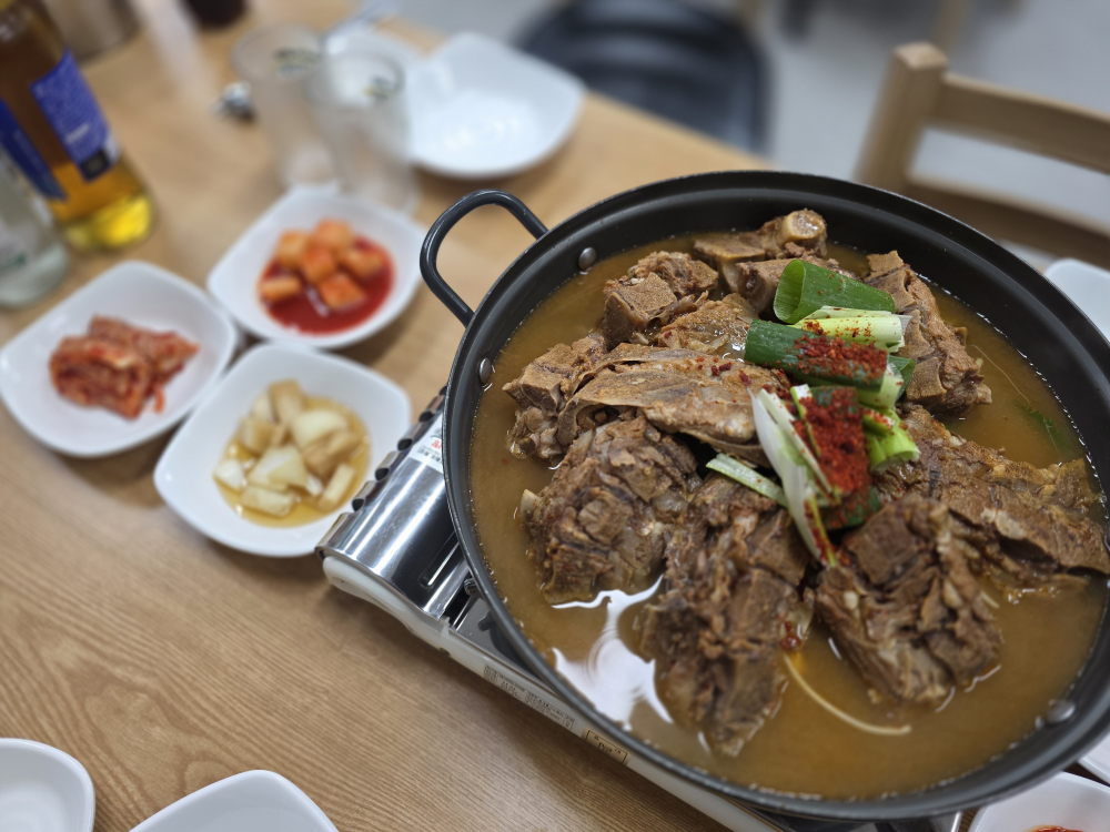 옛날에시골집얼큰이24시뼈해장국 장안점 대표 사진