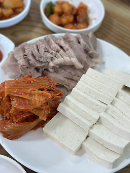 Badatgadubuchon (바닷가두부촌) 1