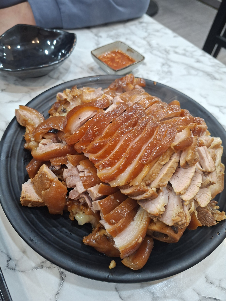명품족발 1