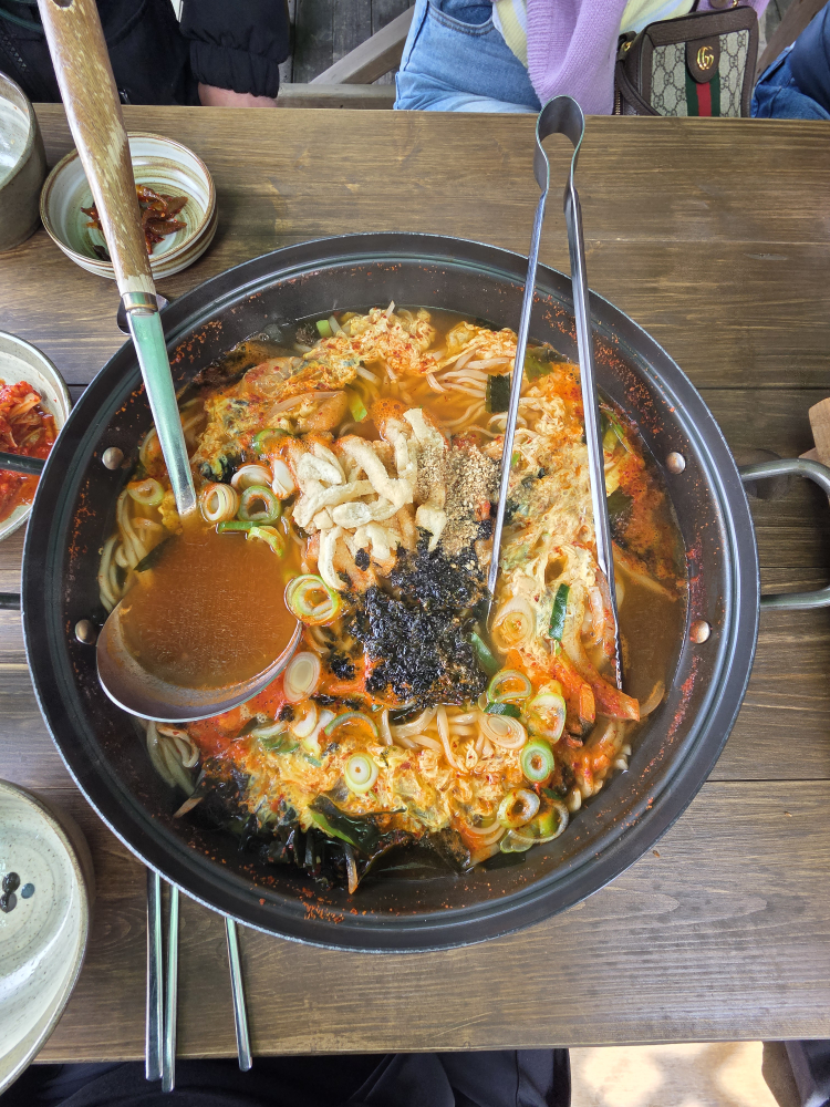 Sanaraeswimteo (산아래쉼터) 2