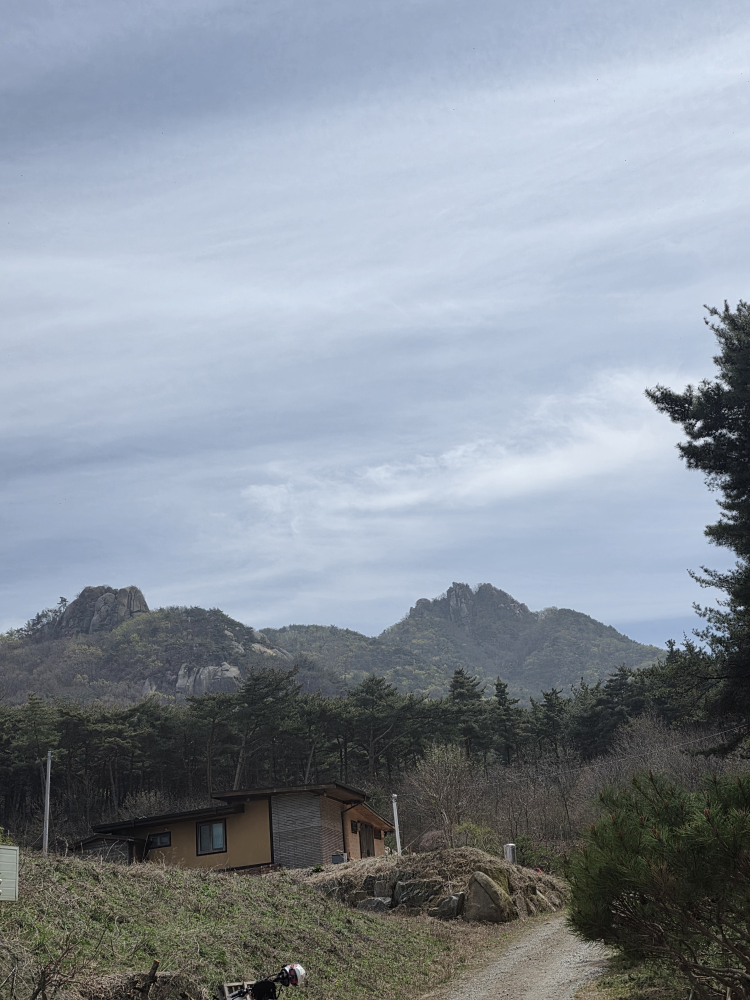 Sanaraeswimteo (산아래쉼터) 1