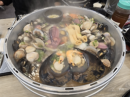 Bakjeonghwajogaekalguksu (박정화조개칼국수) 1