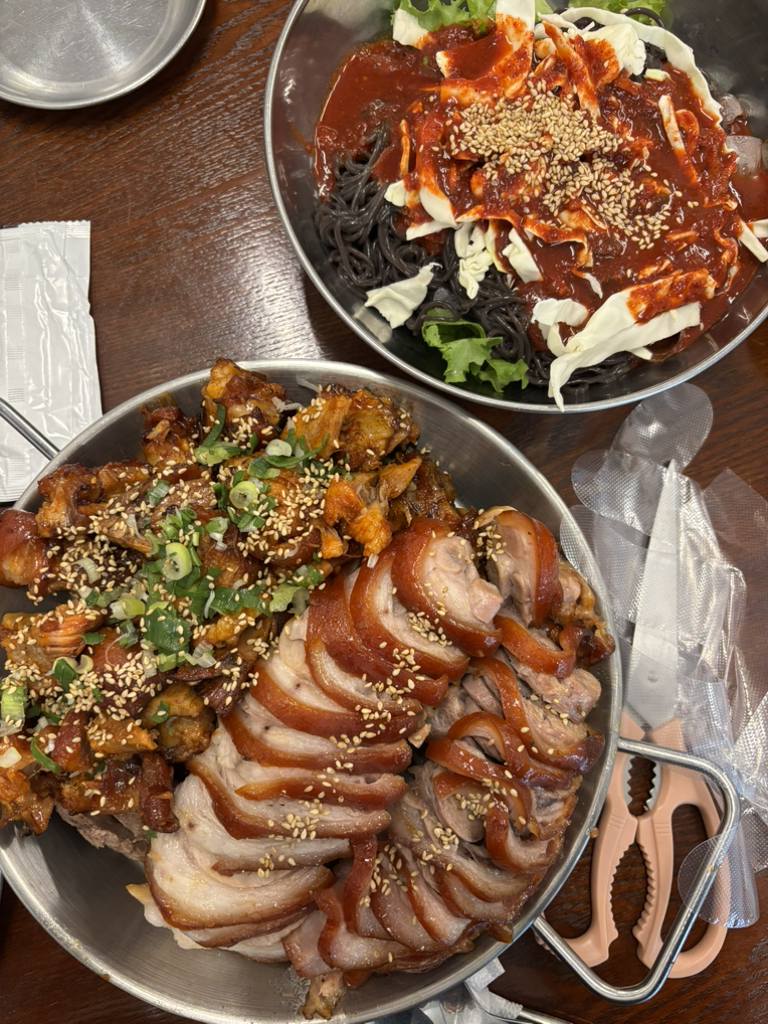 욱이족발 본점 사진 2