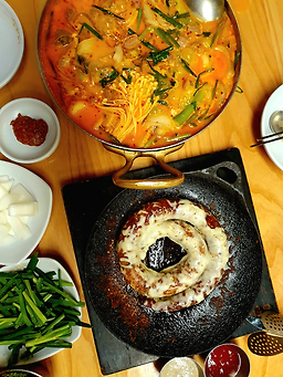 Sundaesilrok baengbaengsageorijeom (순대실록 뱅뱅사거리점) 1