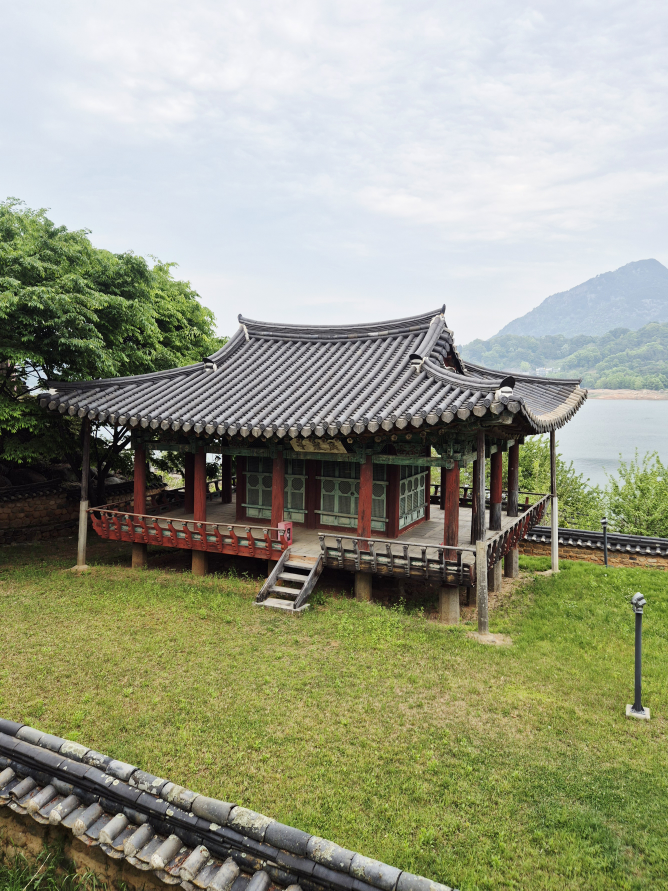 Bukeomaeul (북어마을) 2