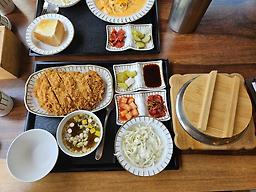 Jipyeongdongaseusotbap (지평돈가스솥밥) 3