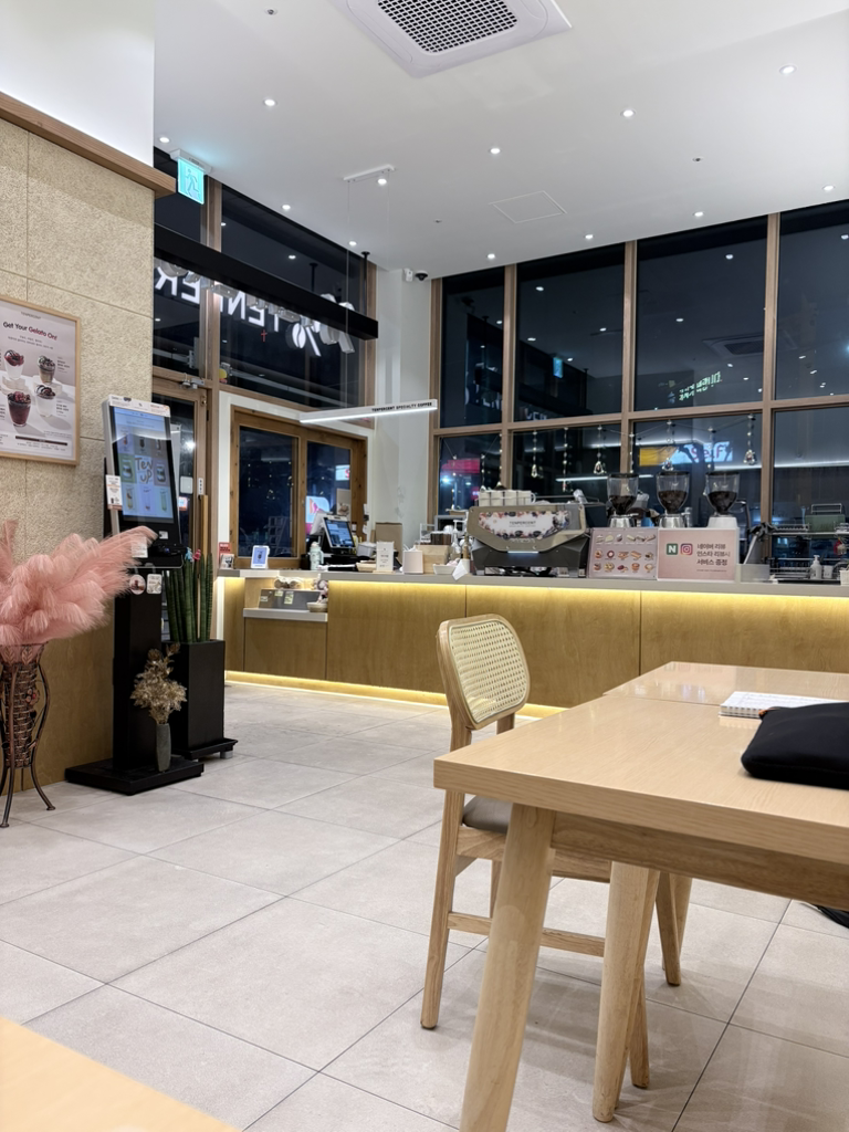 10% Coffee Gwangjubaekundaerasu (텐퍼센트 광주백운대라수점) 1