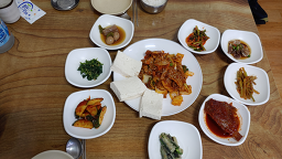 Yokjaengihalmaejip (욕쟁이할매집) 2