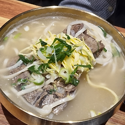 Daebangppyeokalguksu (대방뼈칼국수) 2