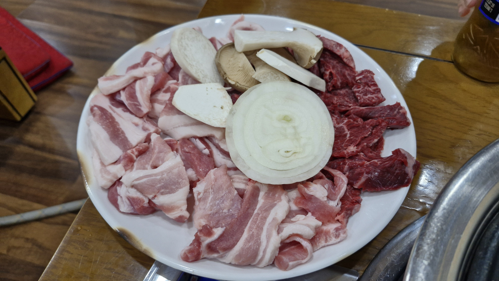 Jusikhoesa yangsanbak (주식회사 양산박) 1