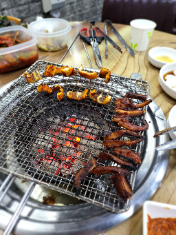 Seonsansutbulanagomakchang (선산숯불아나고막창) 3