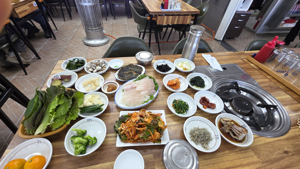Jeongjanehoetjip (정자네횟집) 3