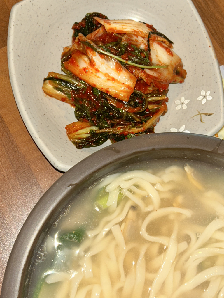 Milmadangbajirakkalguksubossam (밀마당바지락칼국수보쌈) 2