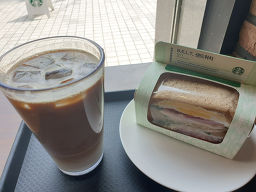 스타벅스 서교동사거리점 사진 3