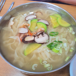 Jeonnongkalguksu (전농칼국수) 2