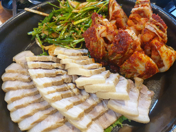 Dwaejisamhyeongje (돼지삼형제) 1