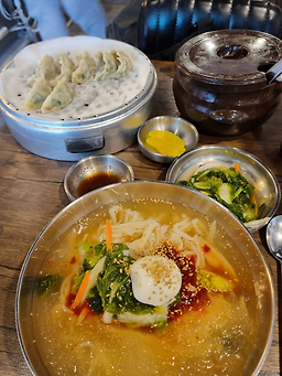 Tongkeunkalguksu (통큰칼국수) 3