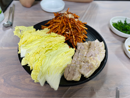 Namdo gulbossam (남도 굴보쌈) 1