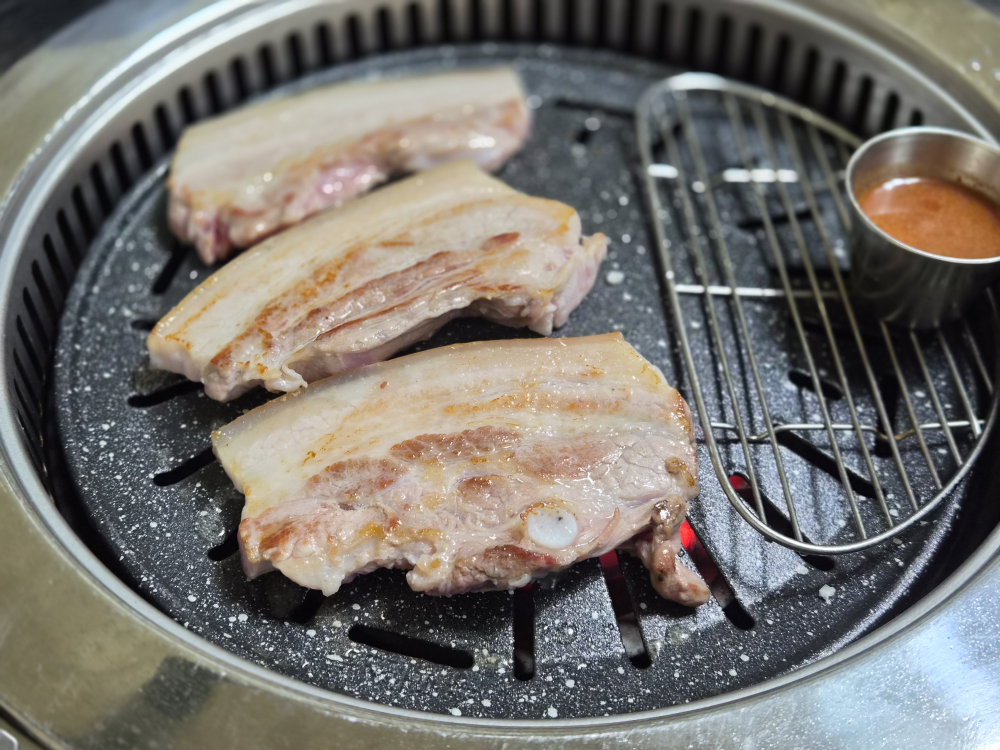 Kkangtongsamgyeopsal (깡통삼겹살) 1