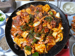 Seokjeonghoegwan (석정회관) 2