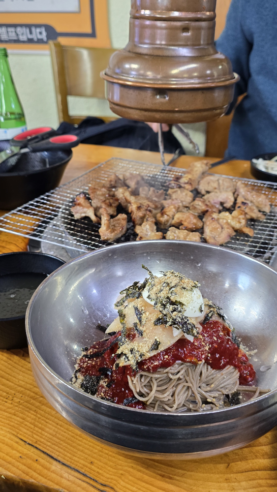 Memilmakguksuwa wanggalbi (메밀막국수와 왕갈비) 3