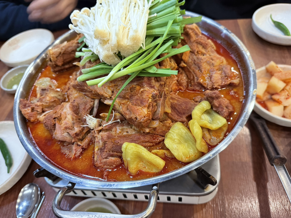 Wangppyeosarang sangmujeom (왕뼈사랑 상무점) 1