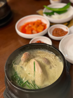 Jihohanbangsamgyetanggwangjang (지호한방삼계탕광장) 1