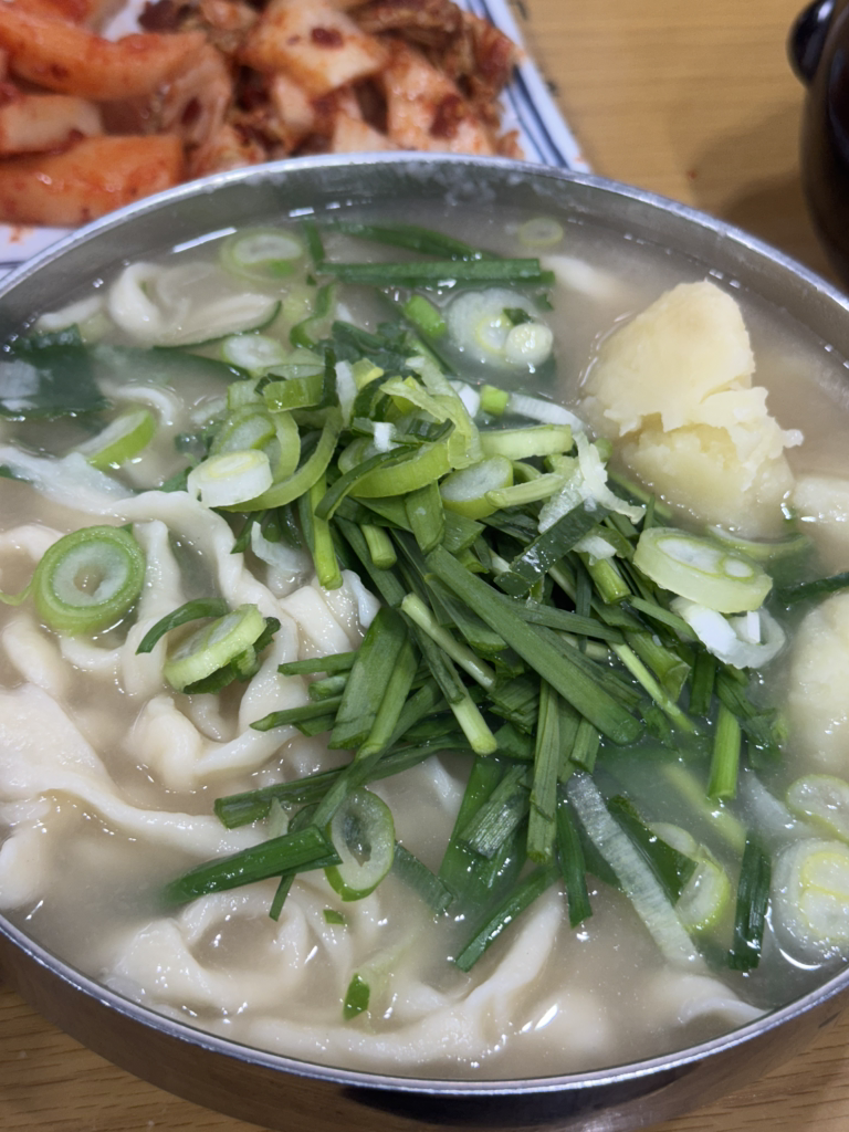 Ingkkokalguksu (잉꼬칼국수) 1