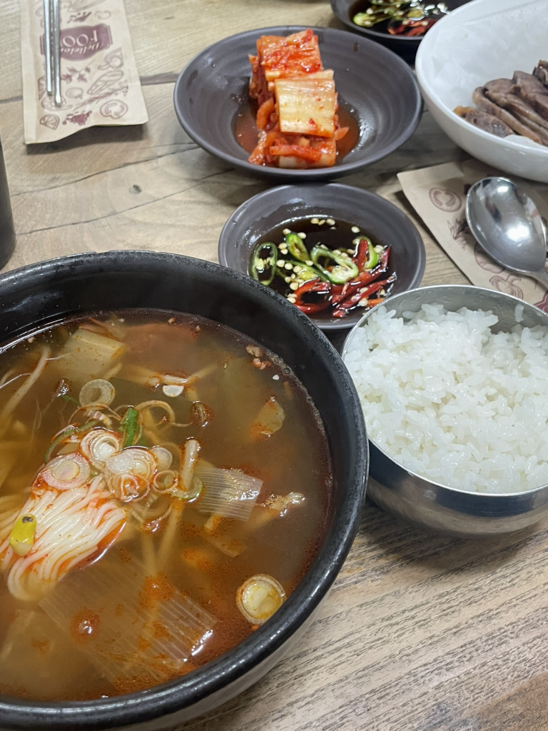두번째로잘하는국밥집 3