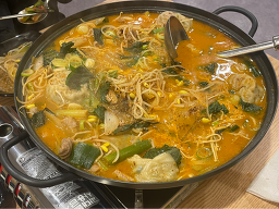 Yennalaunaesundae (옛날아우내순대) 2
