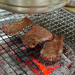 Yetjinmotsikyuksikdang (옛진못식육식당) 3