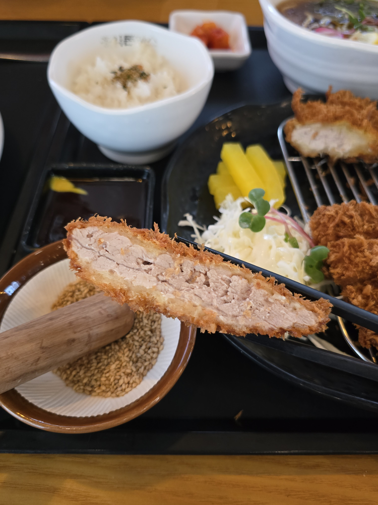 홍익돈까스경산영대점 2