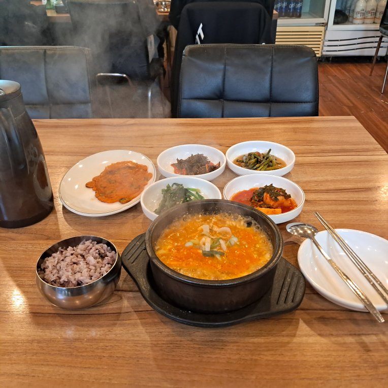Gangwondosondubuchingnaengmyeon (강원도손두부칡냉면) 3