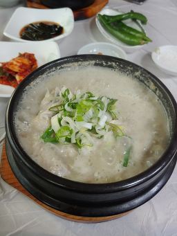 Juwangsansamgyetang (주왕산삼계탕) 1