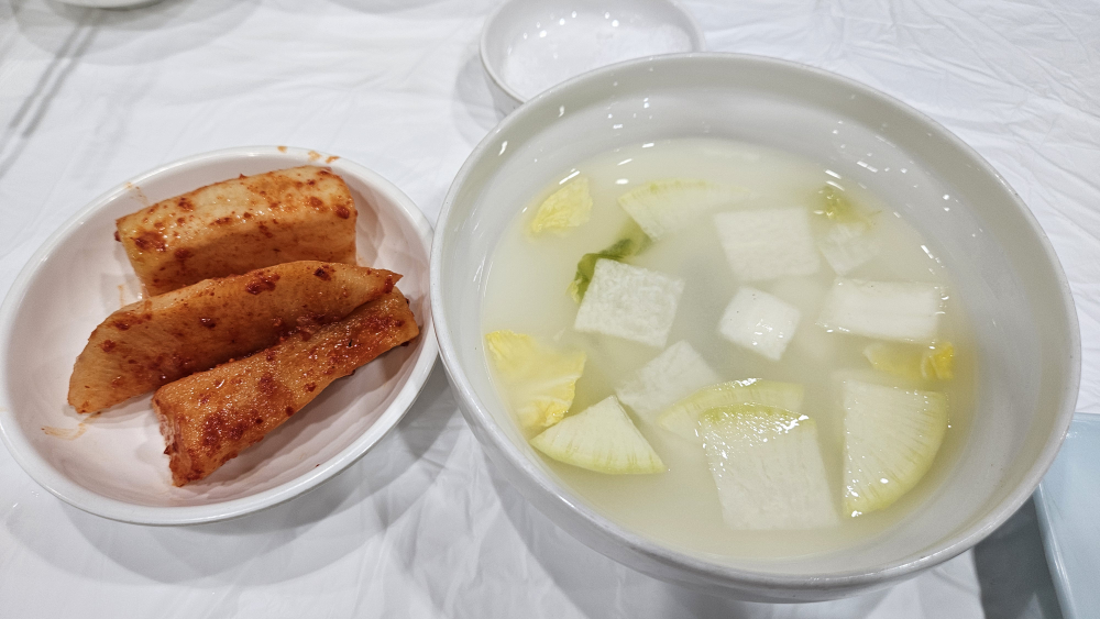 Jeongbaksasamgyetangjeonmunjeom (정박사삼계탕전문점) 2