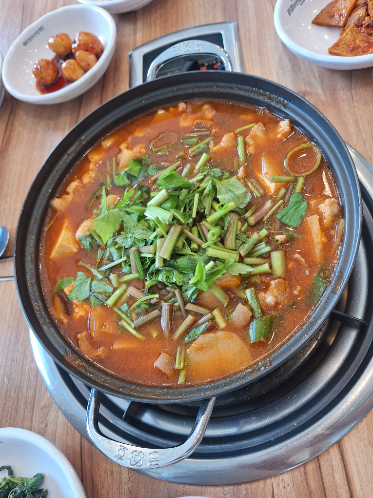 문경약돌돼지매봉산 2