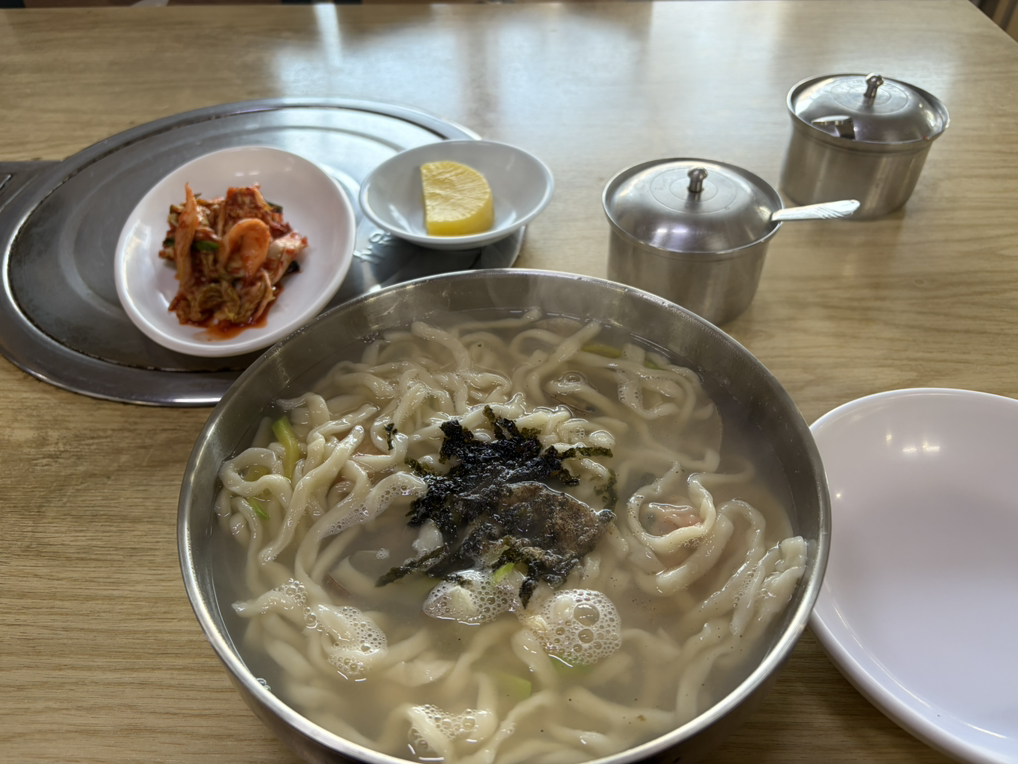 Yuganekalguksu (유가네칼국수) 1