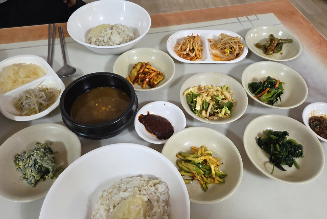 Jangreungboribapjip (장릉보리밥집) 1